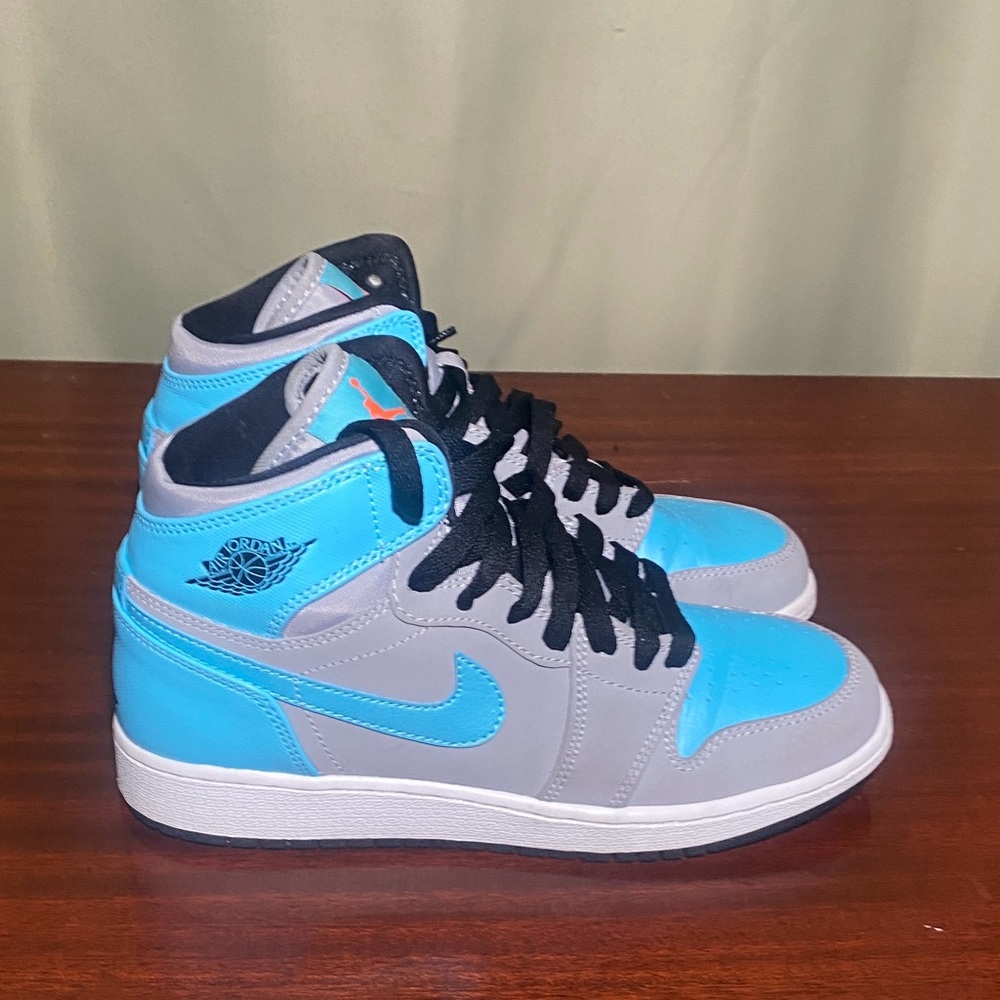 Nike Air Jordan 1 Retro Hi Tide Pool GS Sneakers size 4.5Y